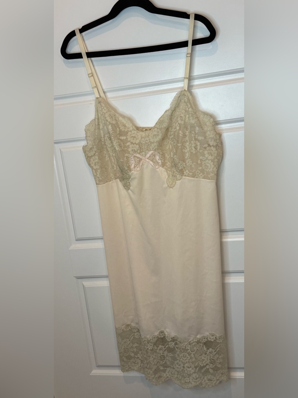 Vintage Van Raalte Full Slip Size 34 Cream Lace Nylon Pink Embroidered Bow Lace